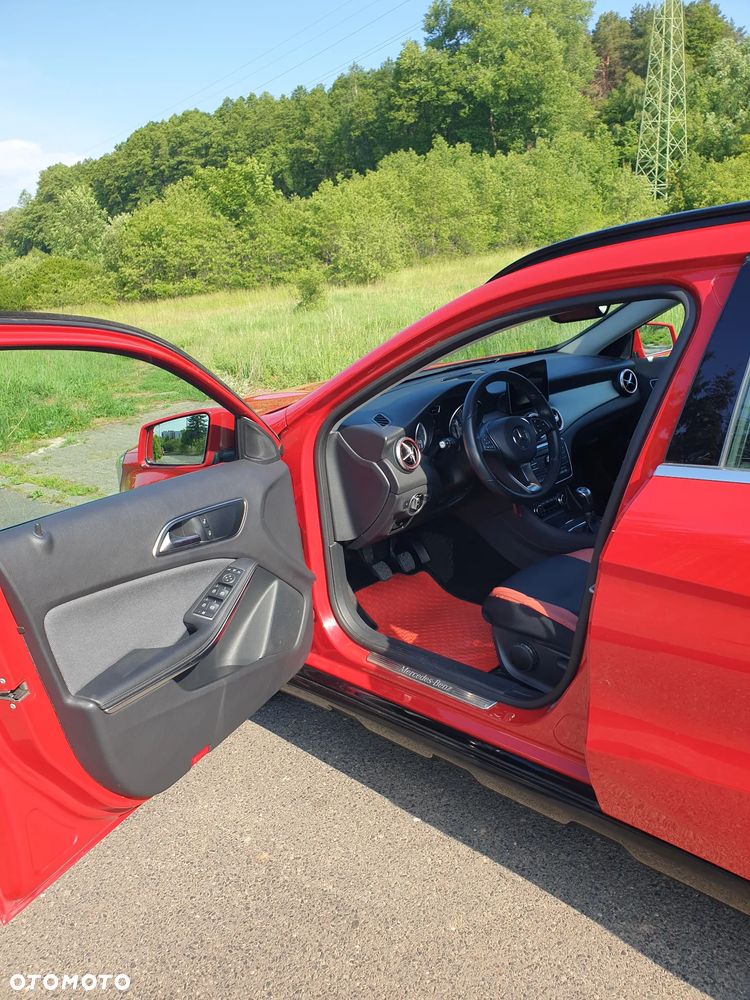 Mercedes-Benz GLA 200 d - 10