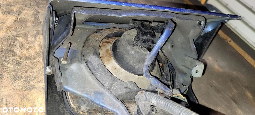 lampa prawa przód mazda 323f - 4