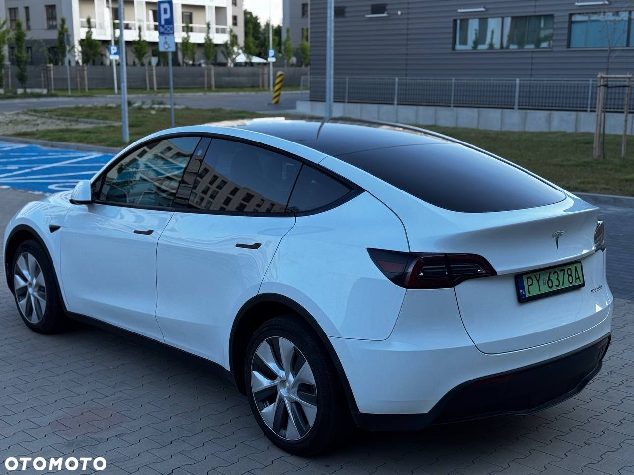 Tesla Y Model Long Range Dual Motor AWD - 9