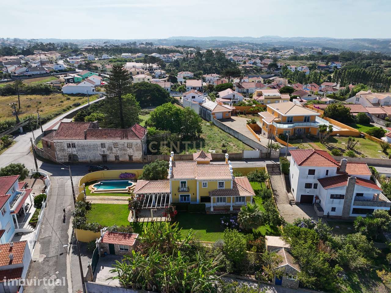 Moradia T4 de Traça Tradicional com Piscina e Amplo Jardim | Outeirinh - Grande imagem: 3/51