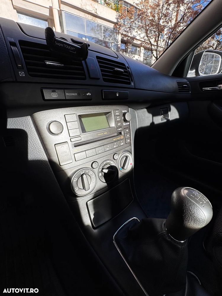 Toyota Avensis 1.6 Comfort - 26