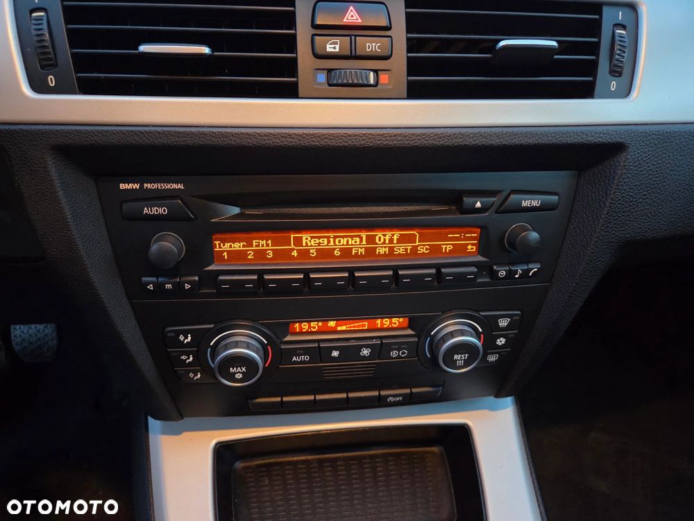 BMW Seria 3 320i - 17