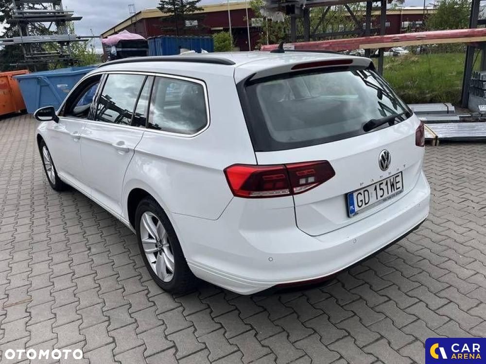 Volkswagen Passat - 1