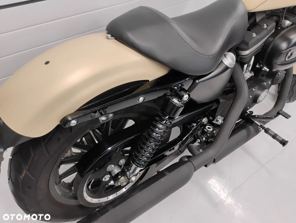 Harley-Davidson Sportster Iron 883 - 14
