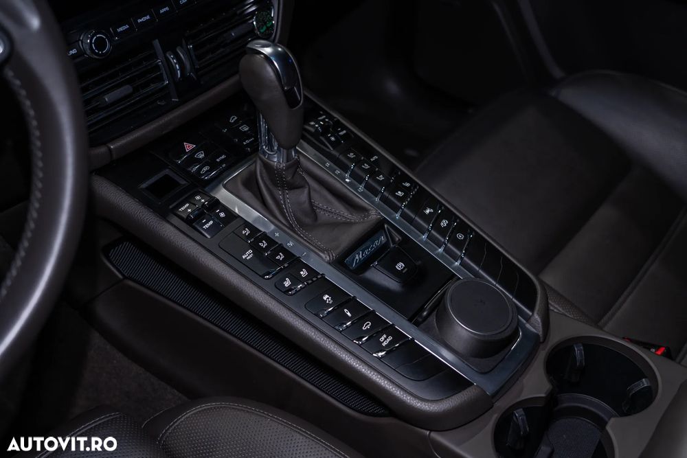 Porsche Macan Turbo PDK - 23