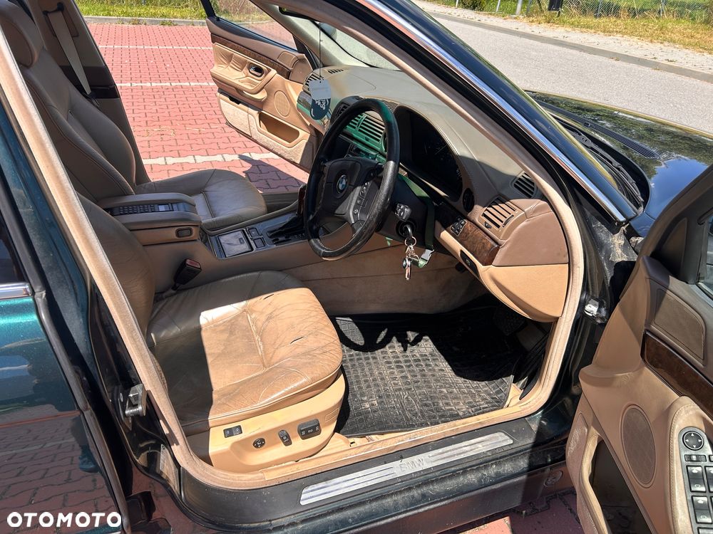 BMW Seria 7 750iL - 2