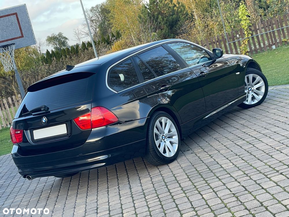 BMW 3 Series 2012 photo 2
