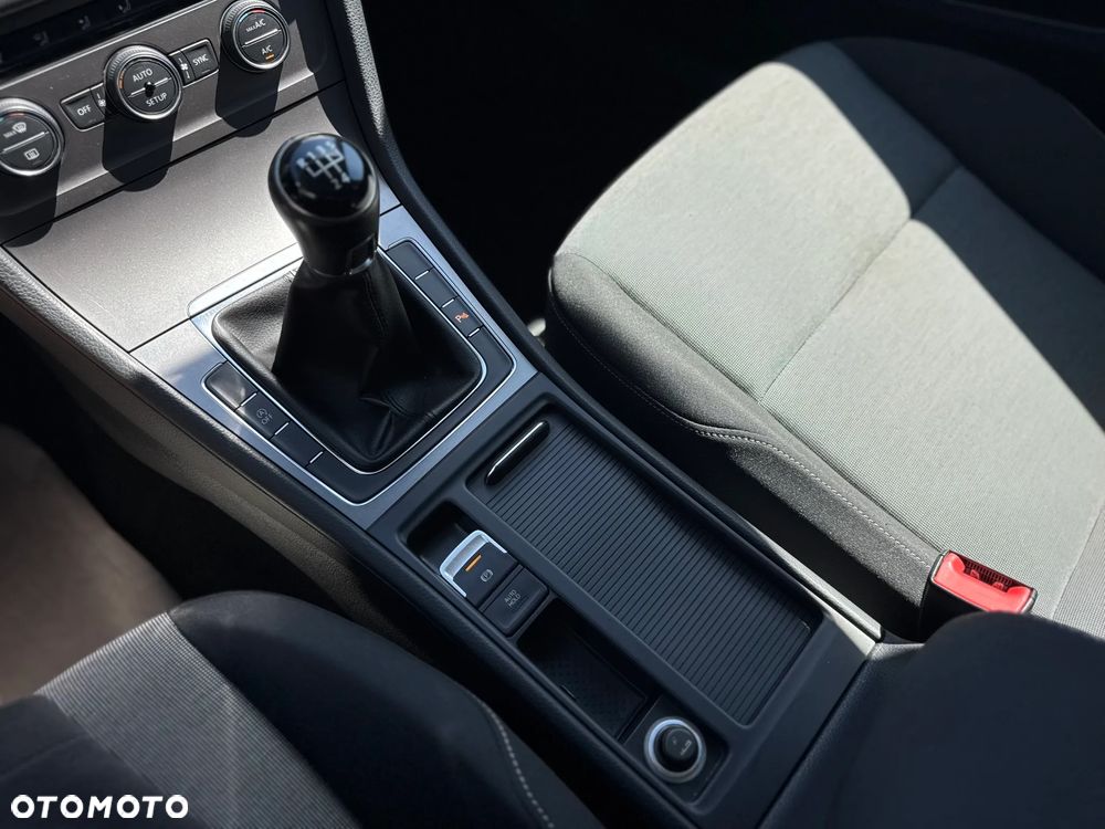 Volkswagen Golf - 29