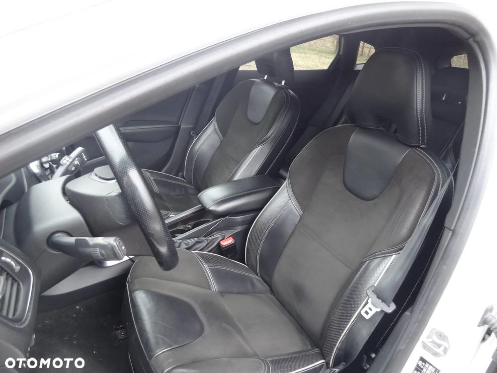 Volvo V40 D3 Geartronic RDesign - 25