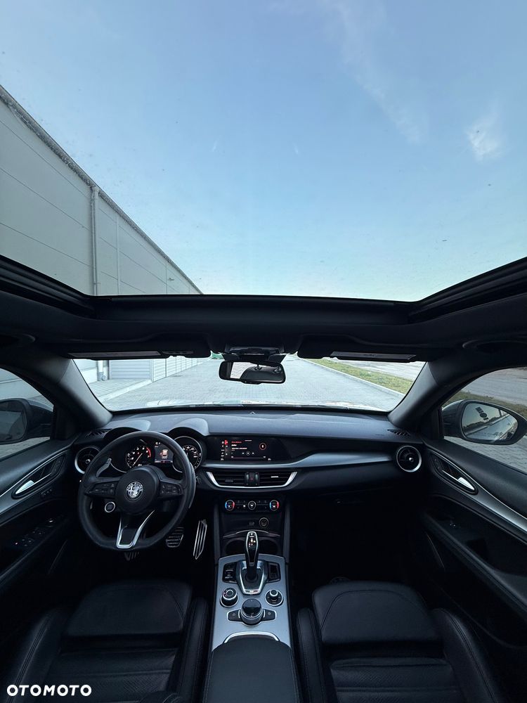 Alfa Romeo Stelvio 2.0 Turbo 16V AT8-Q4 Veloce Ti - 9