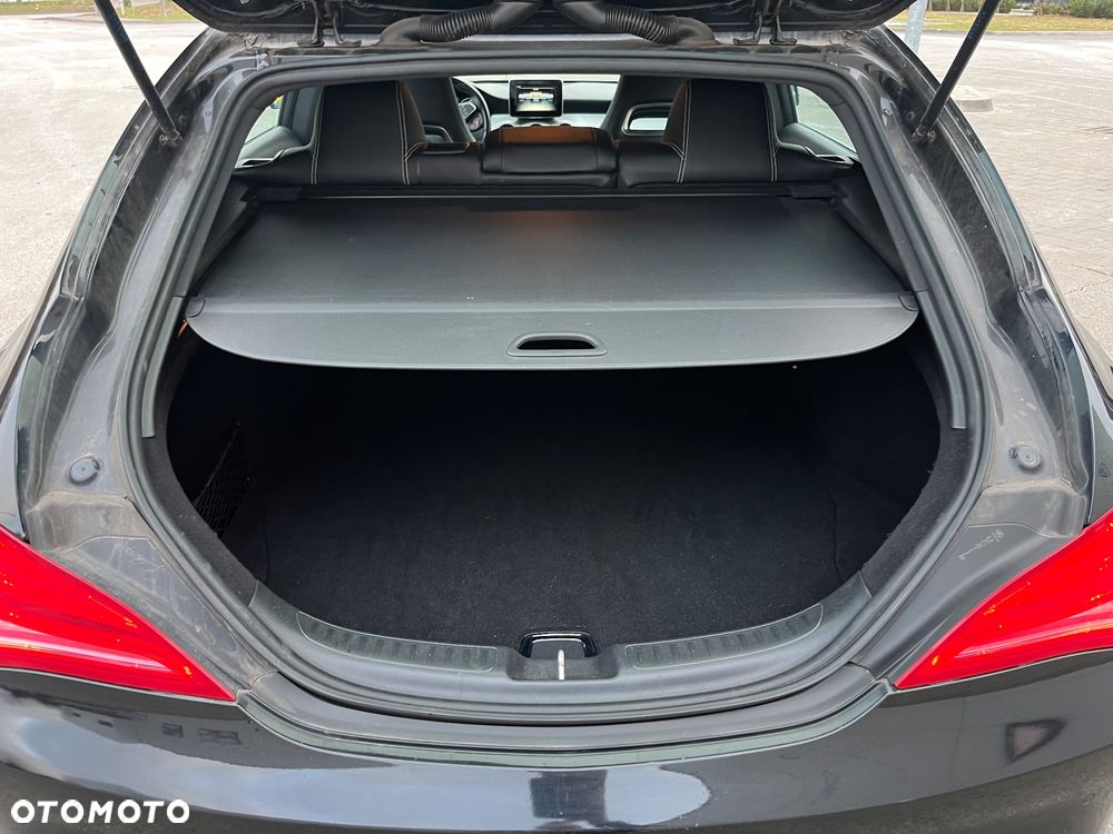 Mercedes-Benz CLA 180 Peak Edition - 15