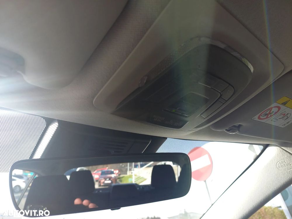 Toyota Corolla Sedan 1.8 HSD Business - 26