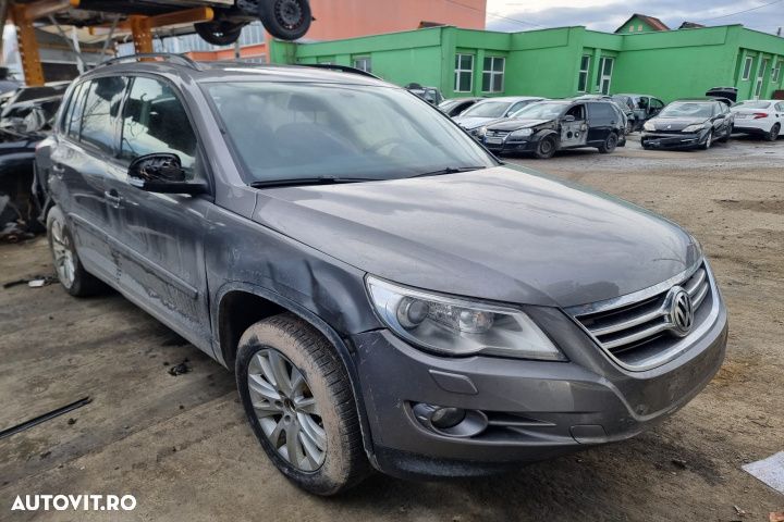 bara fata capota far stanga dreapta radiator apa clima intercooler  armatura grile bord plafoniera calandru  stop tripla stanga dreapta  VW Tiguan motor 2.0tdi 140cp CBAB 2009 Dezmembrez Dezmembrari - 1