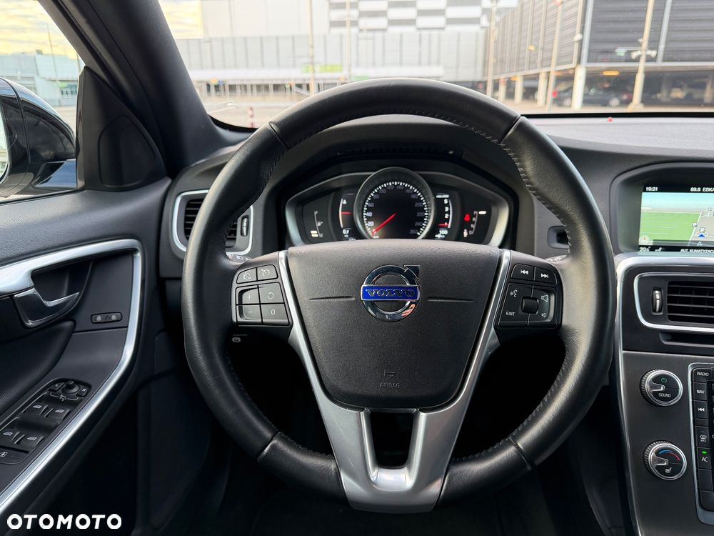 Volvo V60 Cross Country D3 Drive-E Momentum - 16