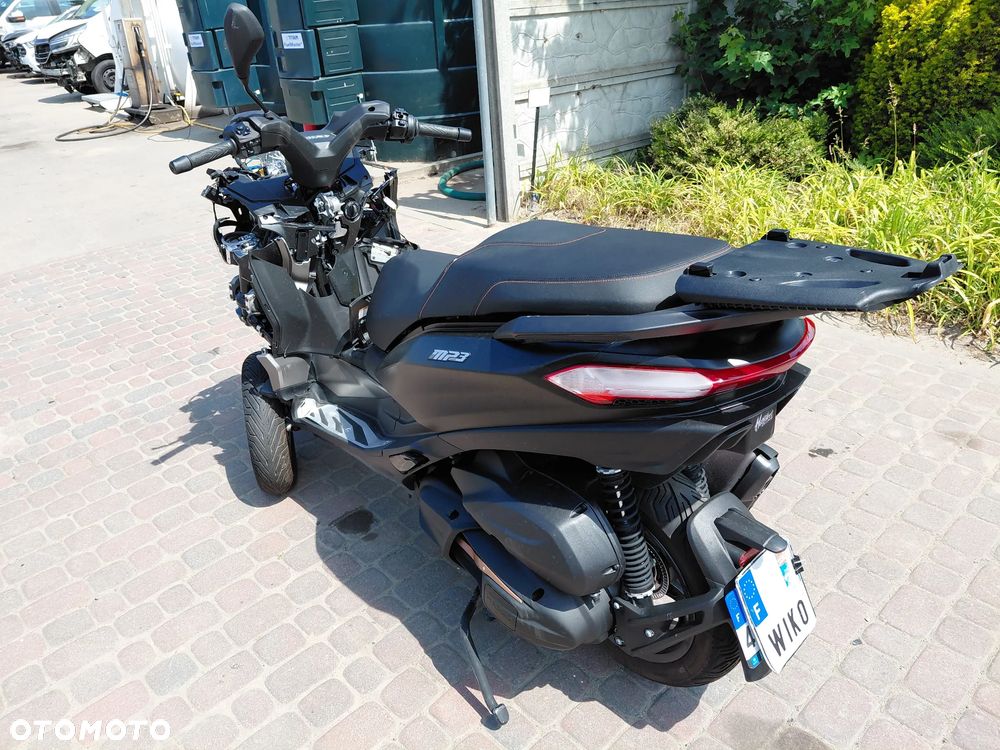 Piaggio MP-3 - 4