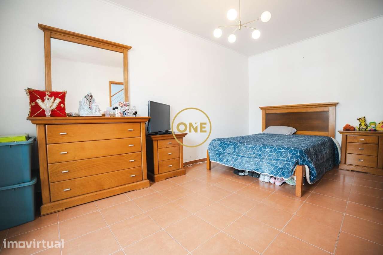 Moradia T3 com Anexo T2 e Quintal | Vila Franca do Campo - Grande imagem: 3/30