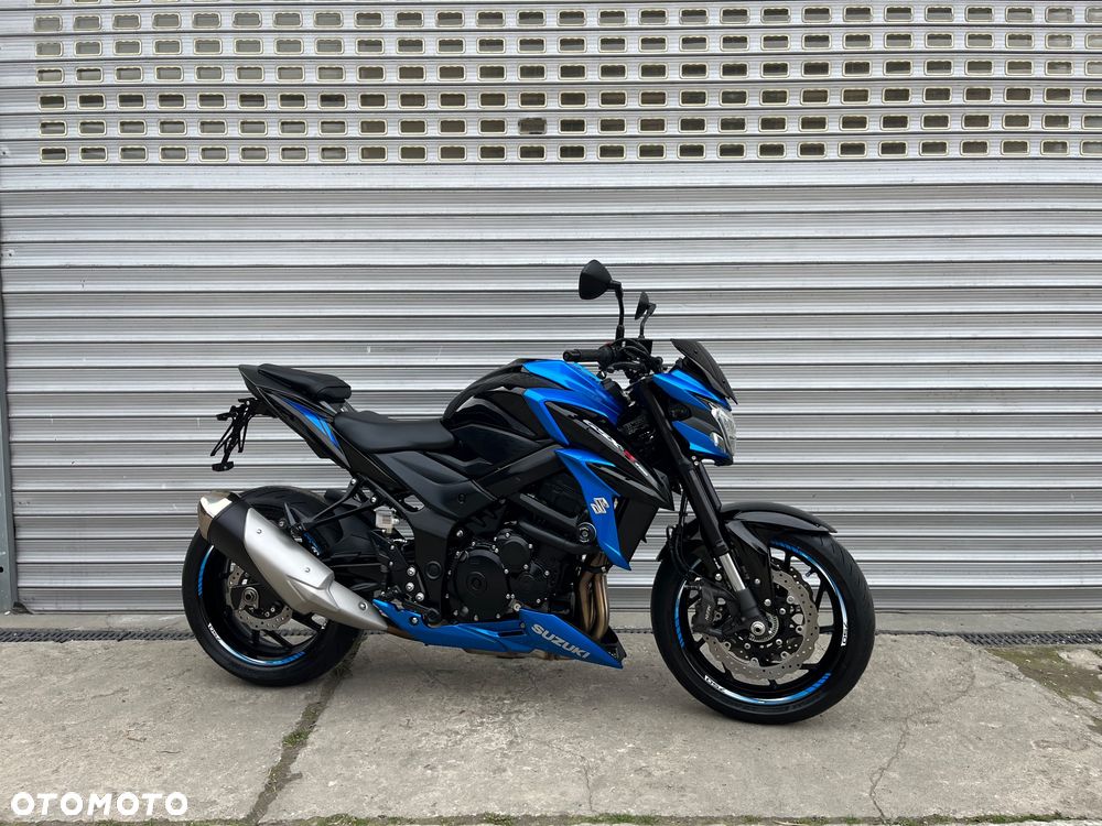 Suzuki GSX - 6