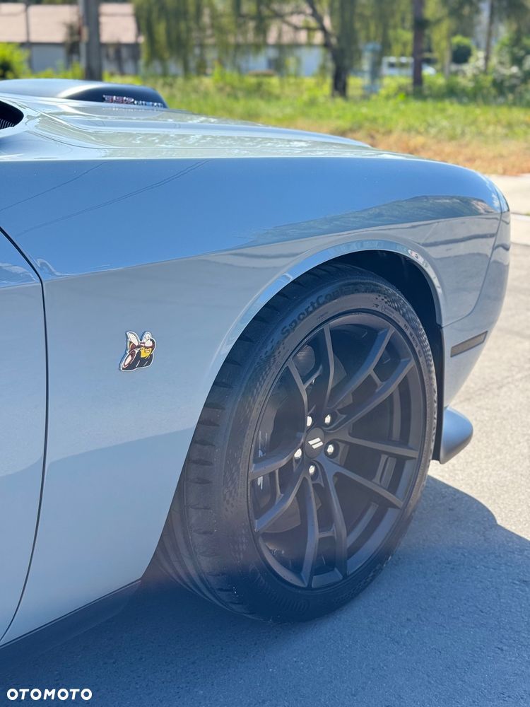 Dodge Challenger - 4