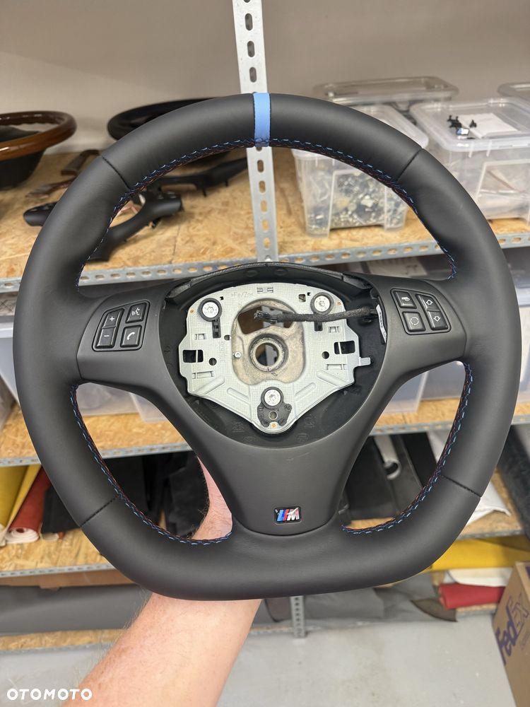 Kierownica mperformance bmw e90 e92 m3 plaski dol niebieski pasek