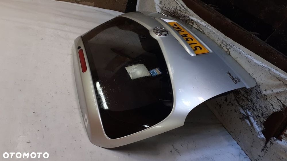 # KLAPA TYŁ BAGAŻNIKA DO TOYOTA COROLLA VERSO 199 - 4