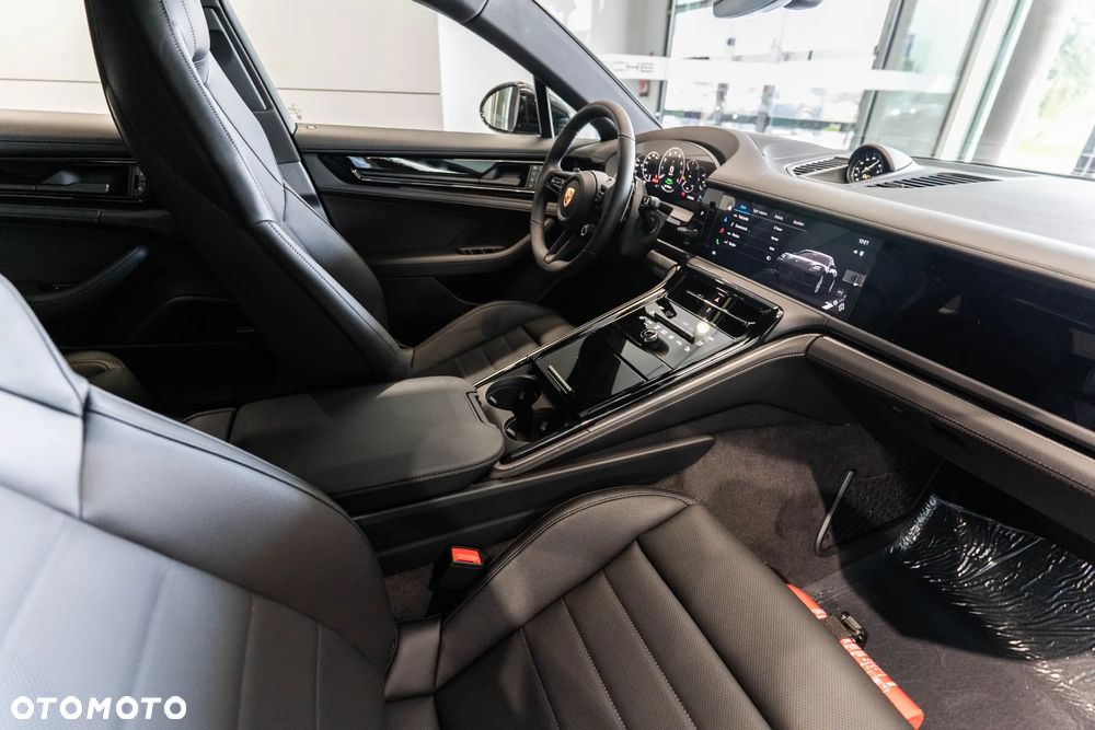 Porsche Panamera 4 E-Hybrid PHEV - 14
