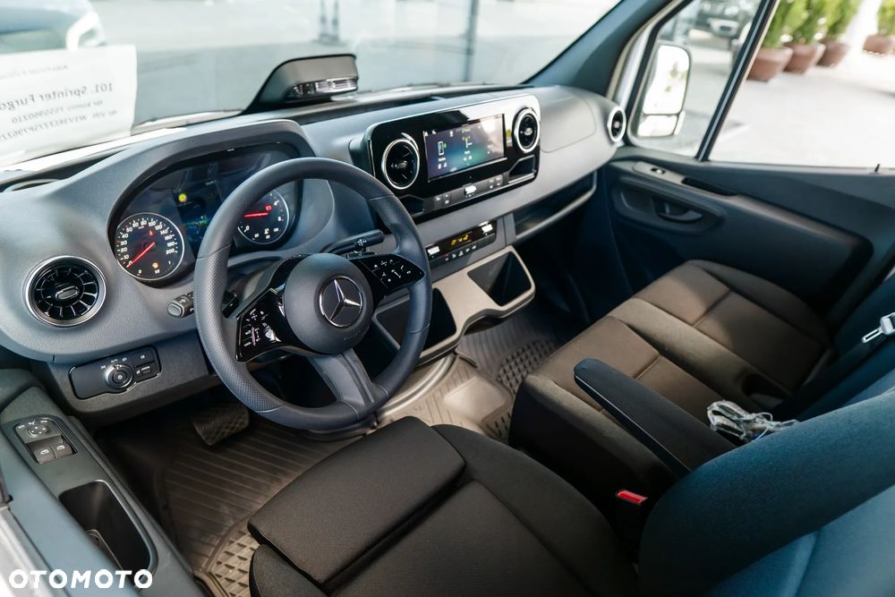 Mercedes-Benz Sprinter - 9