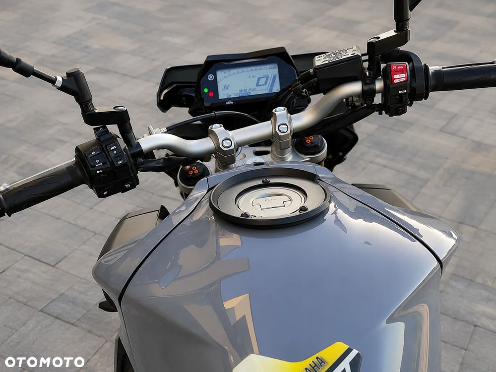 Yamaha MT - 8