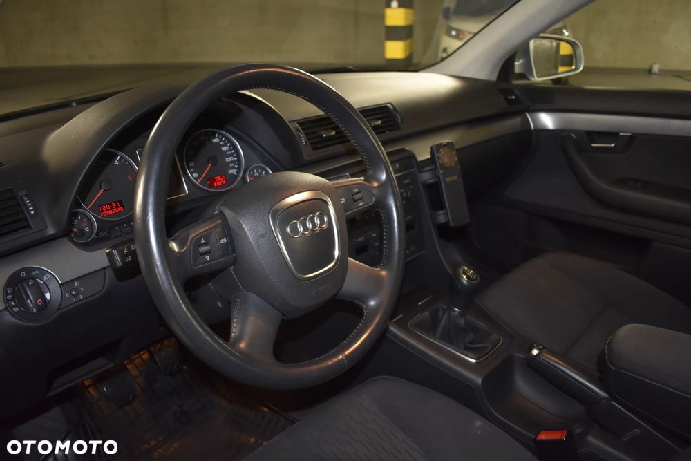 Audi A4 Limousine - 24