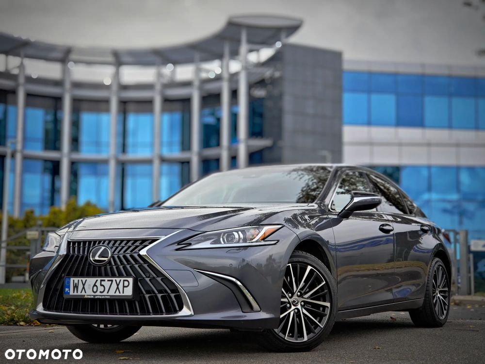 Lexus ES 300h Business Edition - 4