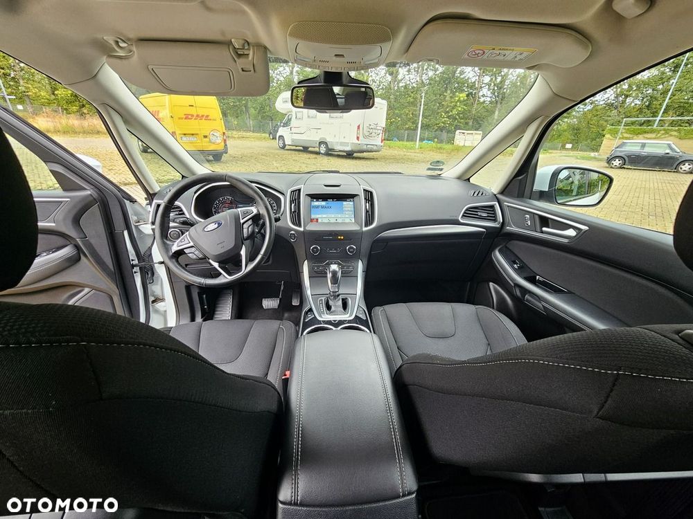 Ford S-Max - 12