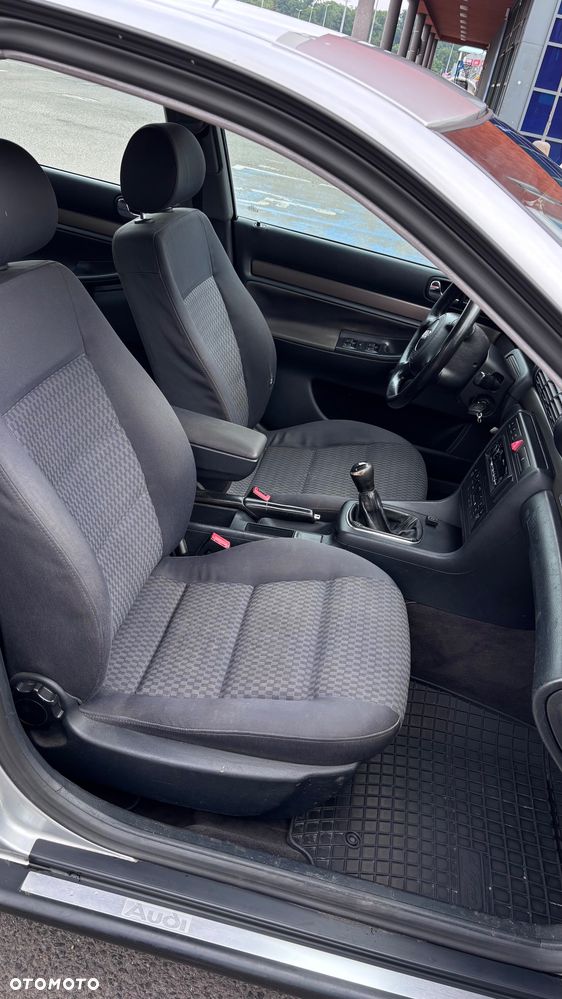 Audi A4 Limousine 2.4 Quattro - 9
