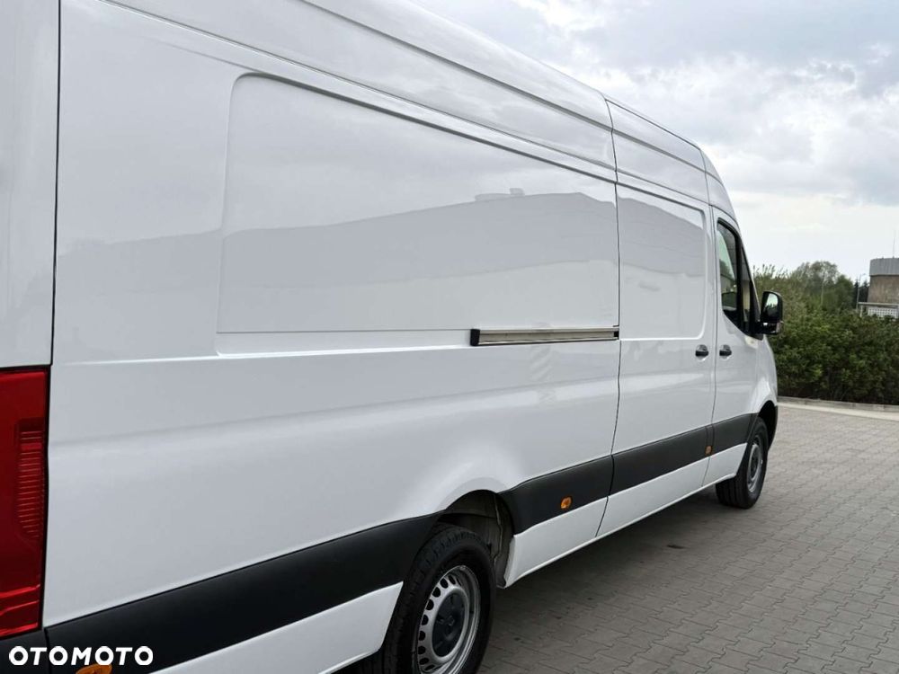Mercedes-Benz Sprinter - 24