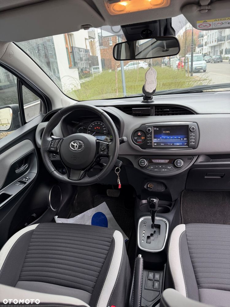 Toyota Yaris Hybrid 100 Active EU6 - 13
