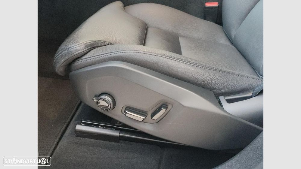 Volvo XC 60 2.0 T6 PHEV Ultimate Dark AWD - 15