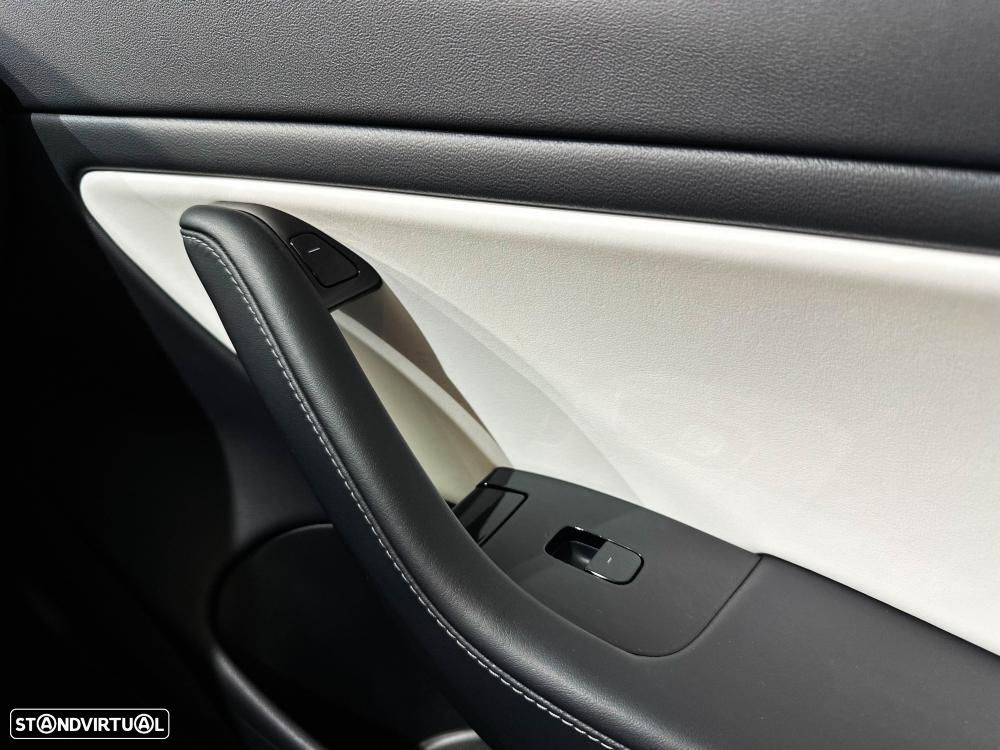 Tesla Model 3 Performance Dual Motor AWD - 34