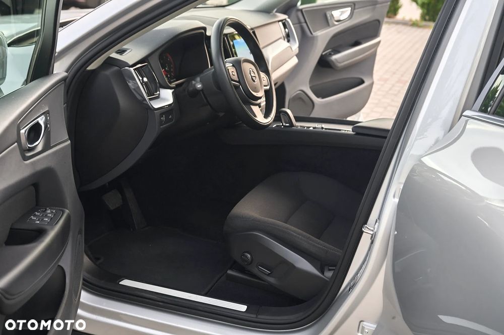 Volvo XC 60 B4 D AWD Momentum Pro - 21