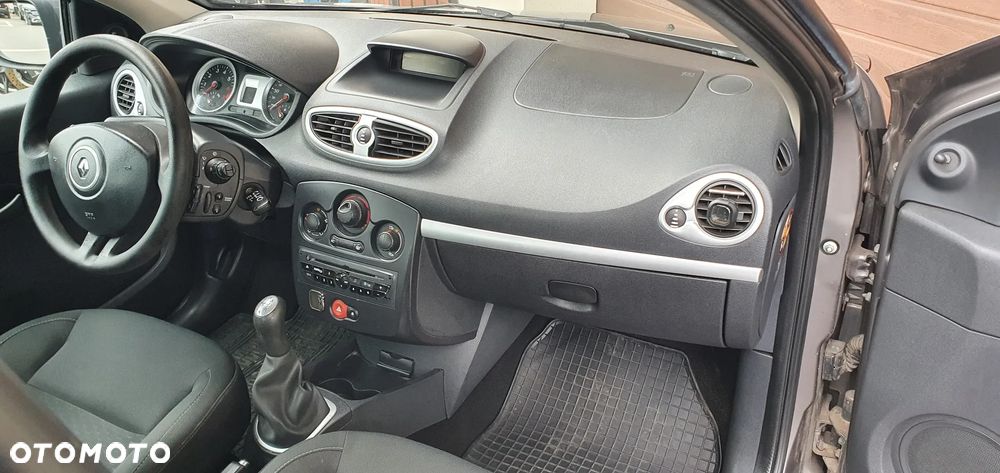 Renault Clio - 12