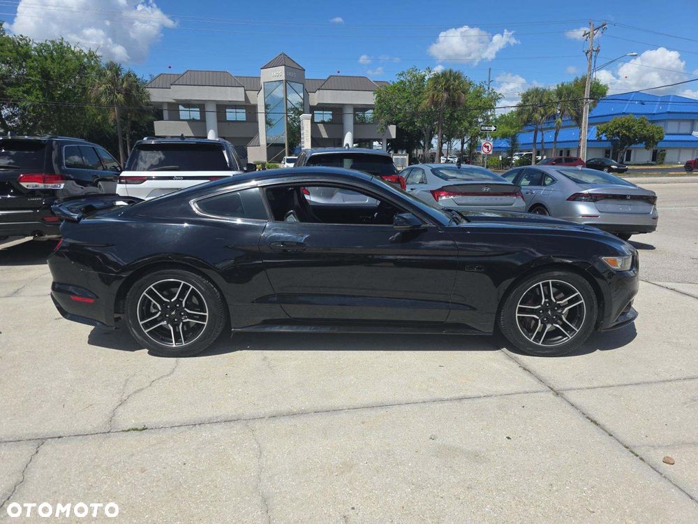 Ford Mustang 5.0 V8 GT - 2