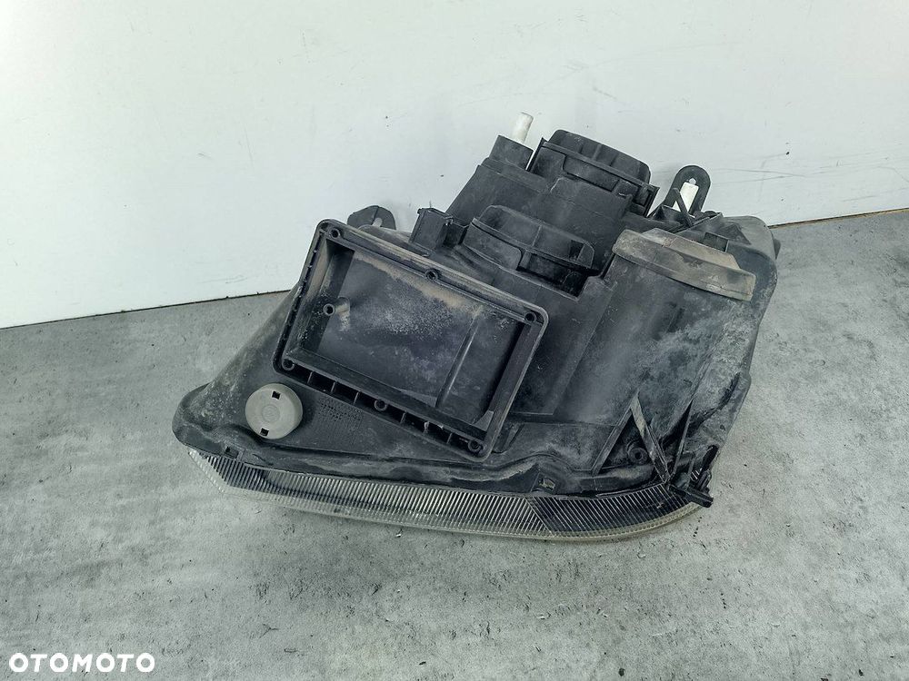 LAMPA PRZÓD PRAWA OPEL MERIVA A - 2