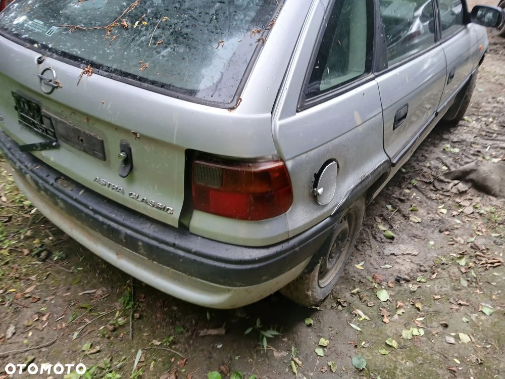 opel astra F  fotel fotele kanapa deska kokpit podsufitka boczek boczki klamka podłokietnik licznik - 2