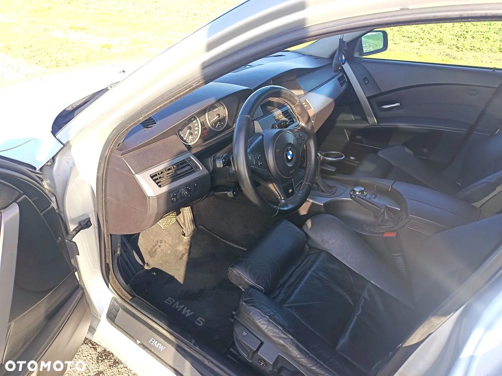 BMW Seria 5 525d - 5