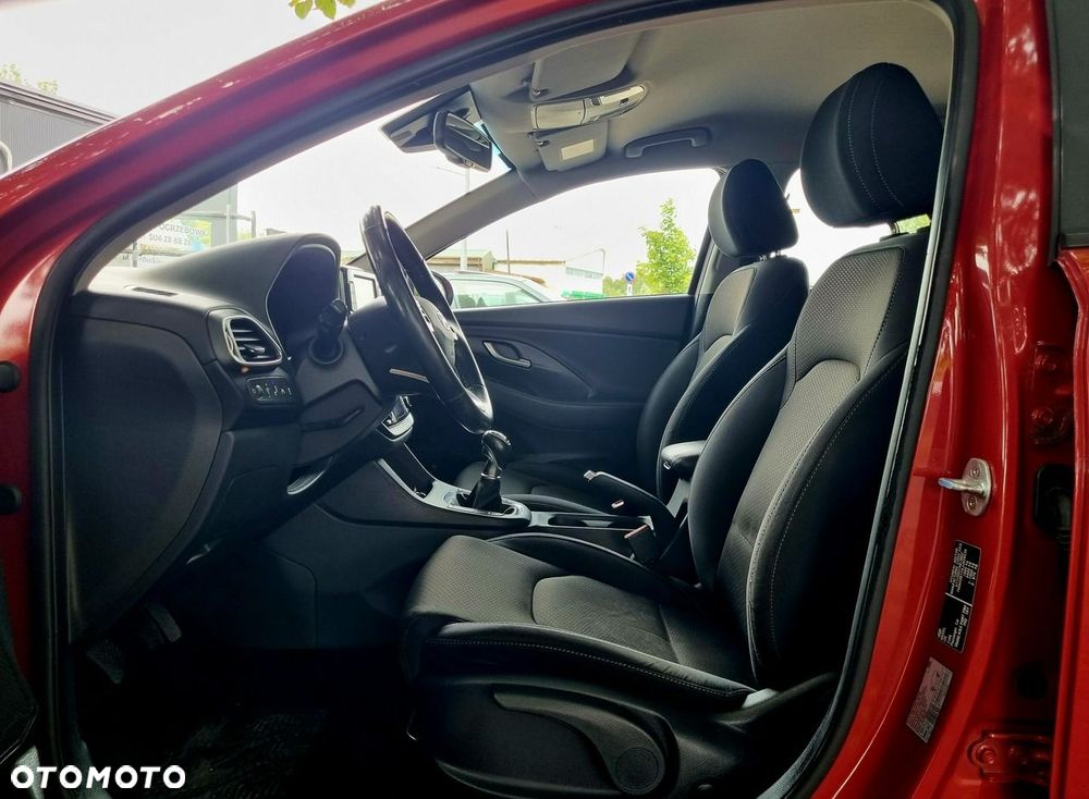 Hyundai i30 1.6 D Premium - 9