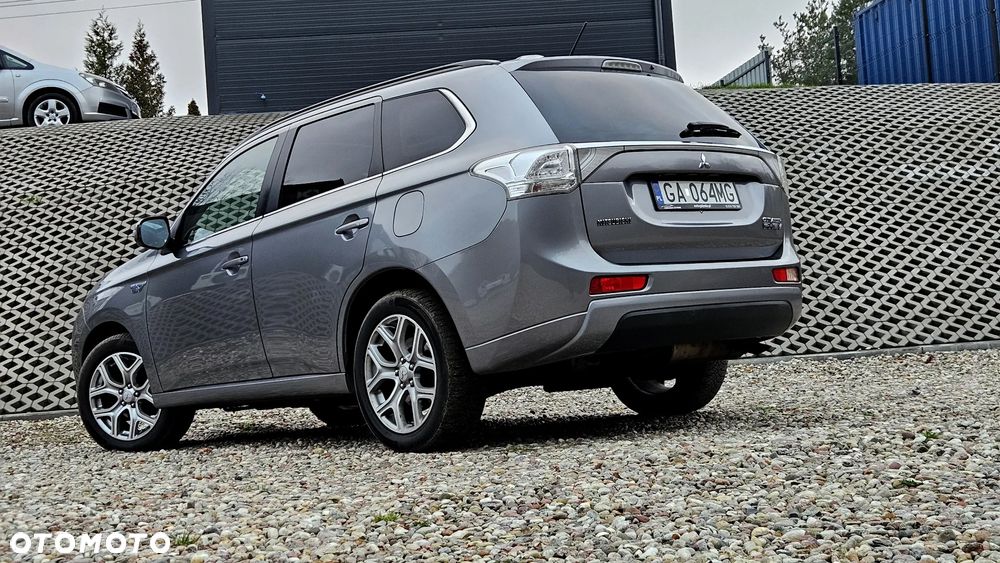 Mitsubishi Outlander 2.0 4WD Plus - 16