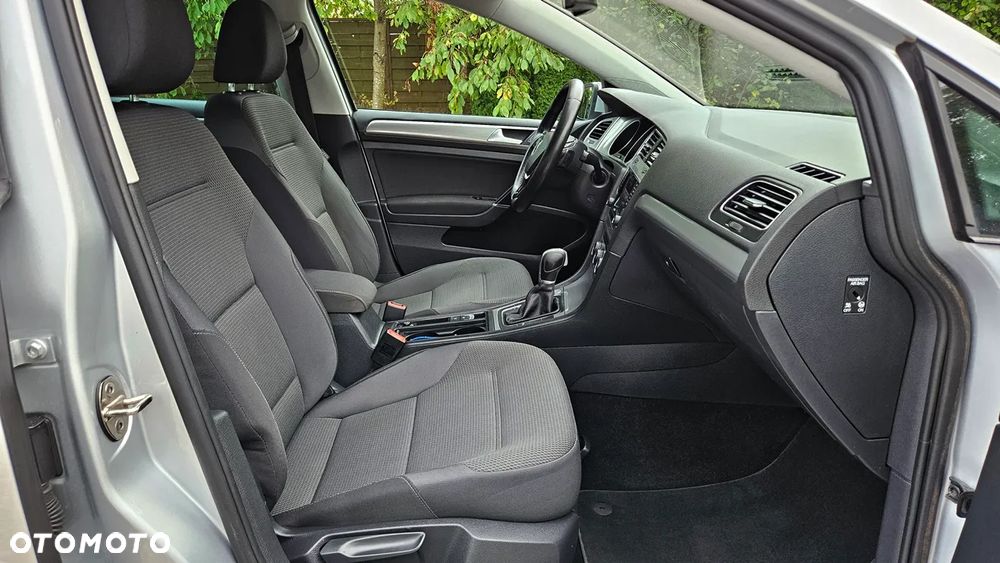 Volkswagen Golf - 28