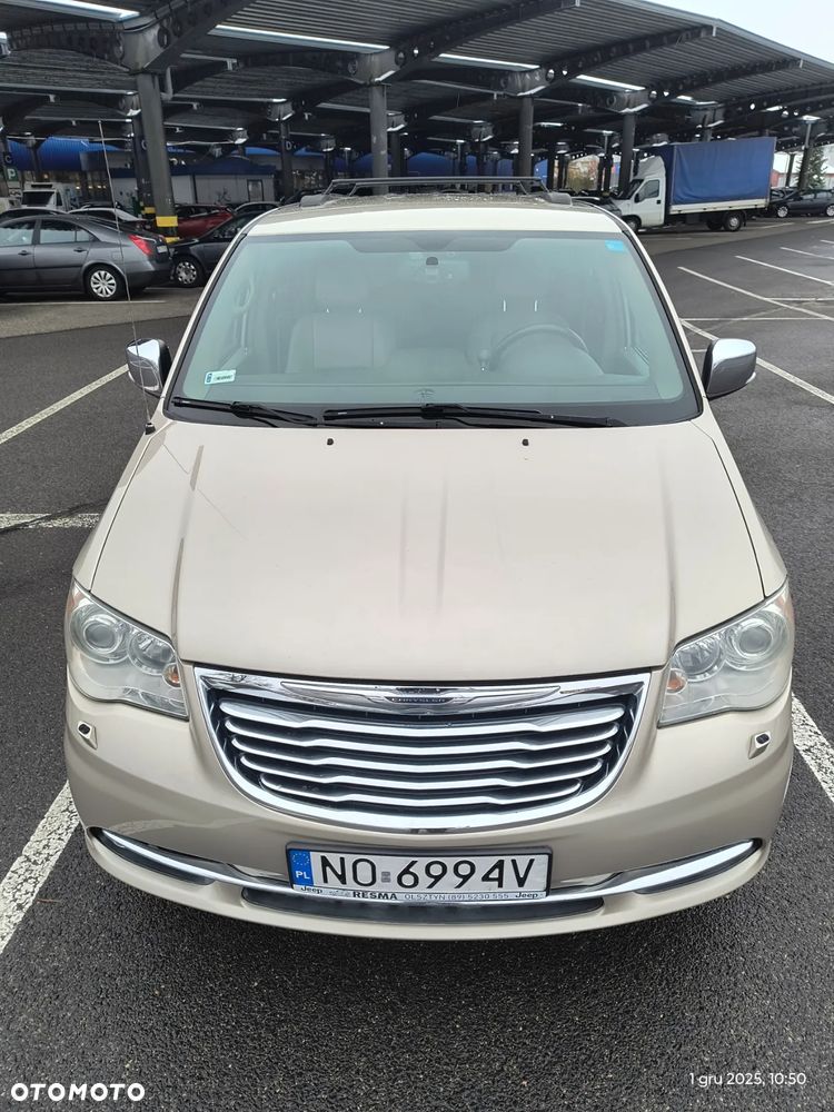 Chrysler Town & Country 3.6 Limited - 12