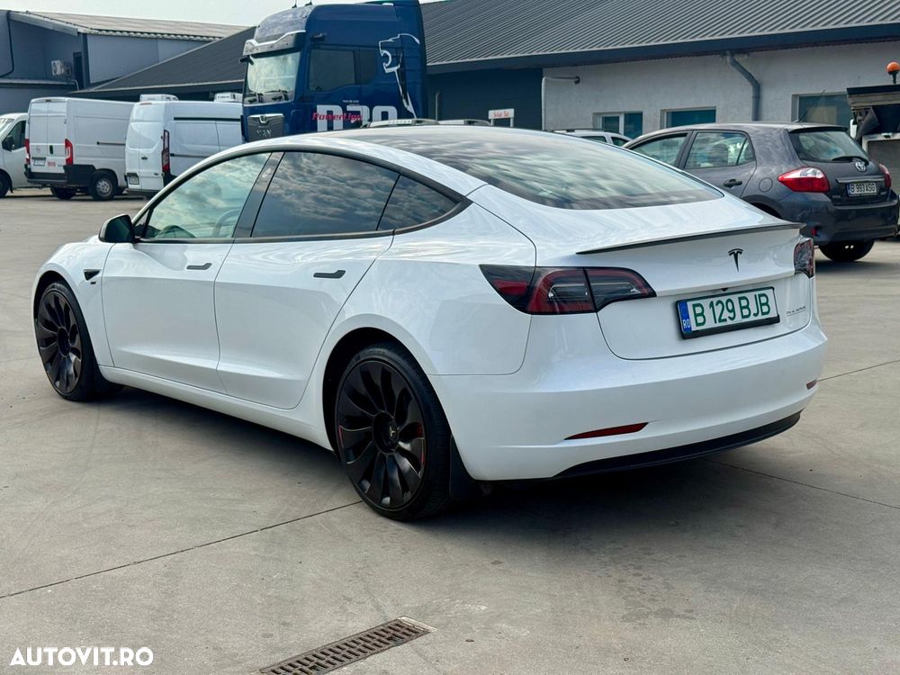 Tesla Model 3 Performance - 4
