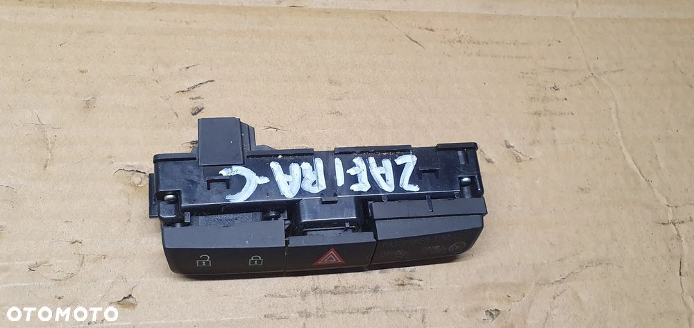 Włącznik awaryjnych centralnego zamka Opel Zafira C 20934759 - 2