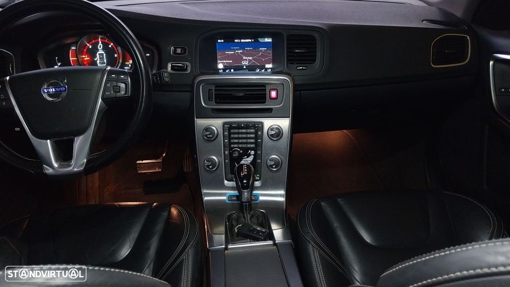 Volvo V60 D6 Plug-In-Hybrid AWD Geartronic Summum - 23