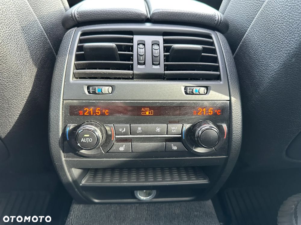 BMW Seria 5 530d xDrive Luxury Line - 28