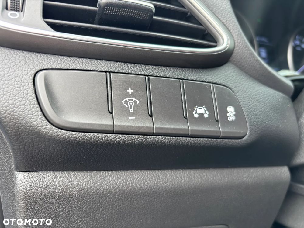 Hyundai i30 blue Kombi 1.6 CRDi Passion - 27